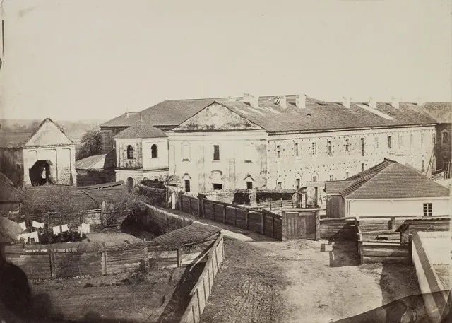 Монастир бриґідок у Луцьку на фото 1870-х рр.