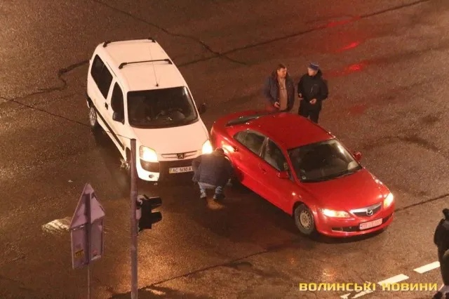 На Соборності у Луцьку не розминулись два автомобілі (фото)