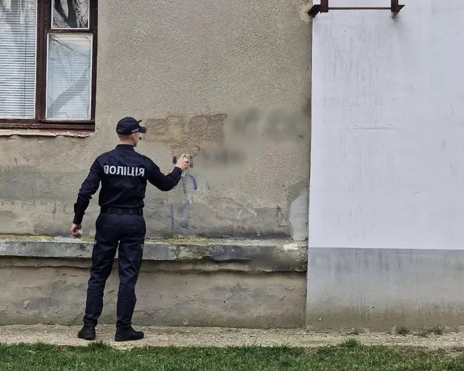 У Луцьку замальовували рекламу наркотиків на стінах