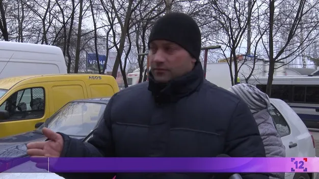 20 років без ремонту: лучани вимагають навести лад у дворі (відео)