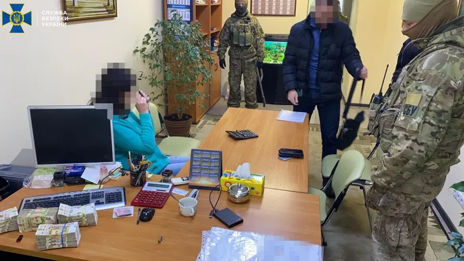 Обіг у декілька сотень мільйонів гривень: у Дніпрі викрили нелегальний конвертаційний центр