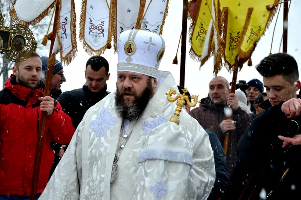 Як у Луцьку віряни занурювалися на свято Хрещення (фото)