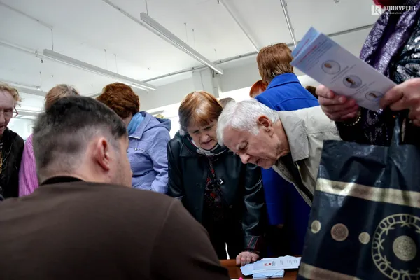Велика зала й ексклюзивне кіно: луцькі пенсіонери переглянули українську документалку (фото)