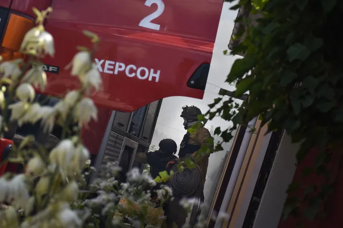 Герої без зброї: як волинські рятувальники працюють на Херсонщині (фото)