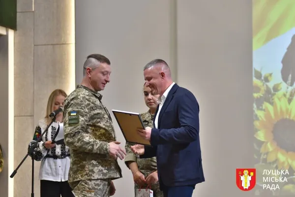 У Луцьку захисникам вручили державні нагороди та відзнаки міського голови (фото)