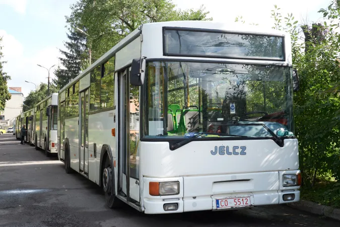 Польське місто подарувало Луцьку п'ять автобусів (фото)