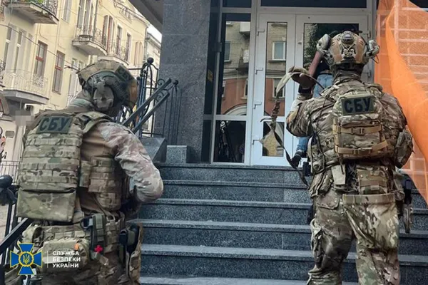 На заході України топпосадовці поліції «кришували» онліфанщиць – їх затримали