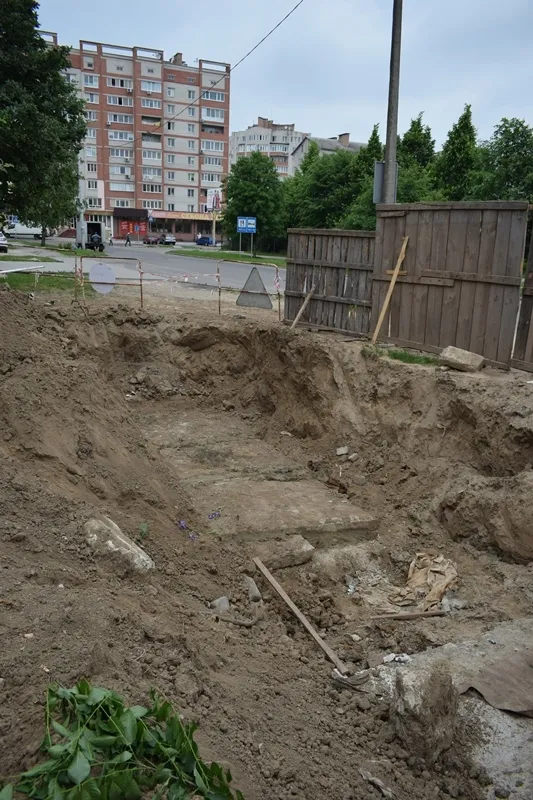 На семи вулицях Луцька ремонтують тепломережі (фото)