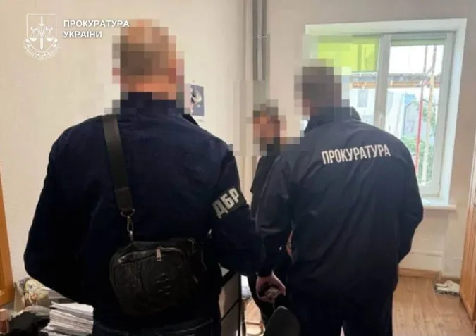 Організував незаконну порубку дерев на 1,9 млн грн: на Волині судять екслісничого за знищення понад 100 дерев