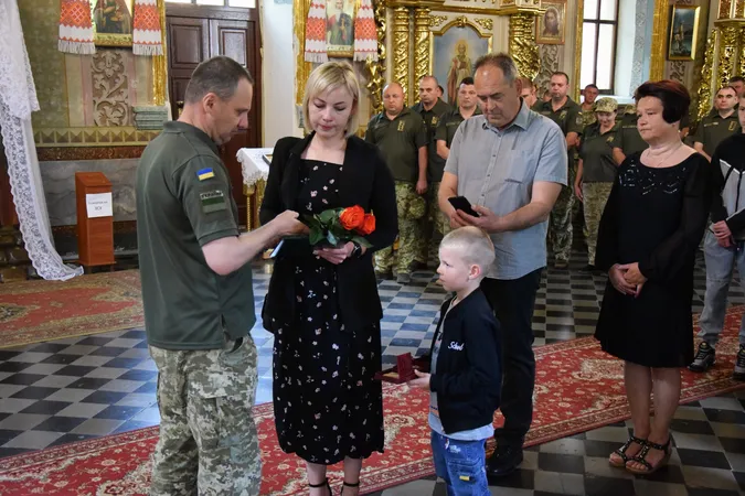 У Луцьку ордени загиблих прикордонників передали їхнім рідним (фото)