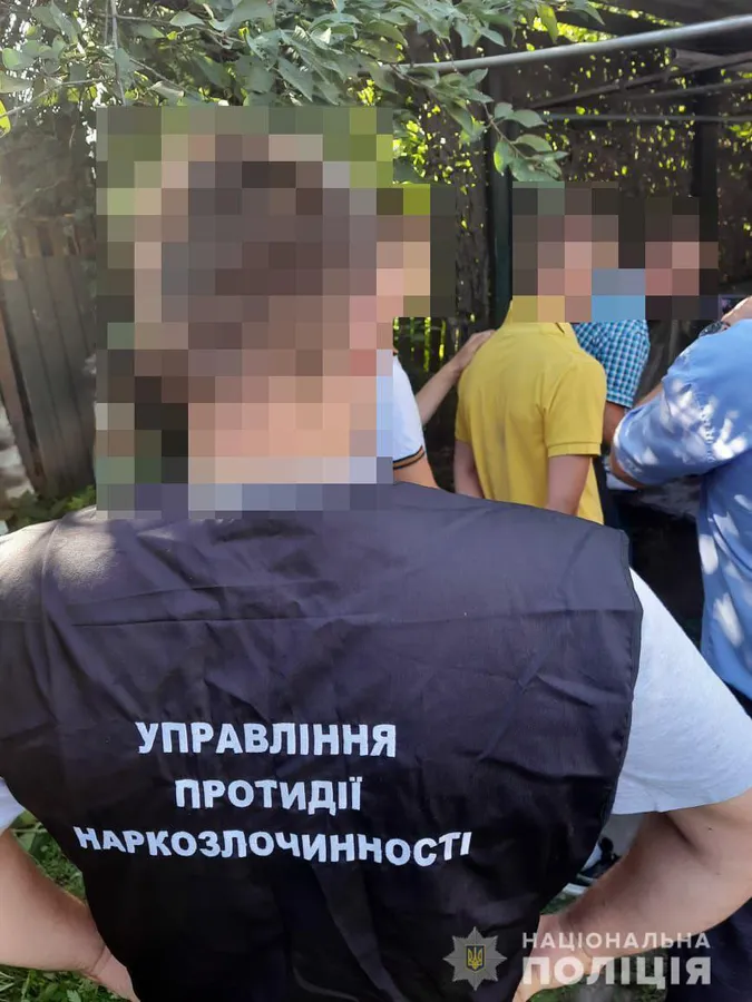 Зброя та наркотики: у Володимирі затримали наркоторговця (фото)