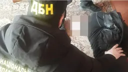 Таблетки, канабіс, шприц: у Нововолинську затримали наркоторговця (фото)