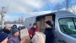 За 10 кілометрів від московії: луцькі волонтери роздали допомогу на Харківщині (фото)