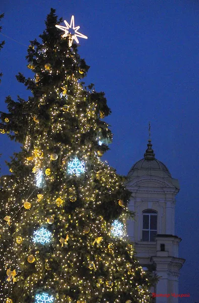 Луцький фотограф показав світлини новорічного міста