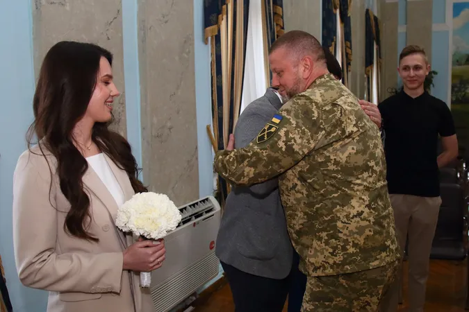 Поки Кремль бреше про загибель, Залужний відгуляв весілля (фото)