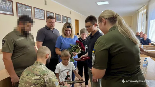 Орден і дві відзнаки посмертно: сім'ї волинського Героя Дмитра Аршуліка вручили нагороди у день його народження (фото)