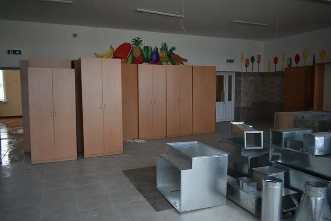 На стінах – Кузьма і Шевченко: на Волині відкривають нову школу (фото)