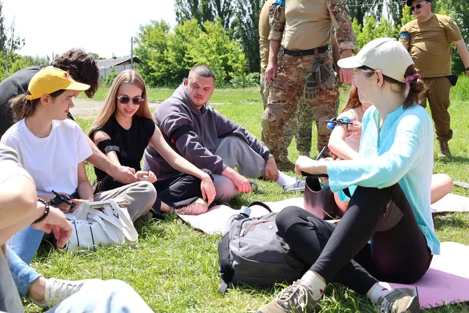 Популярний співак YAKTAK вчився надавати домедичну допомогу у Центрі національного спротиву Волині (фото)
