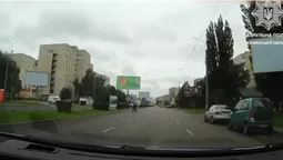У Луцьку ловили пішоходів, які не вміють переходити дорогу (відео)