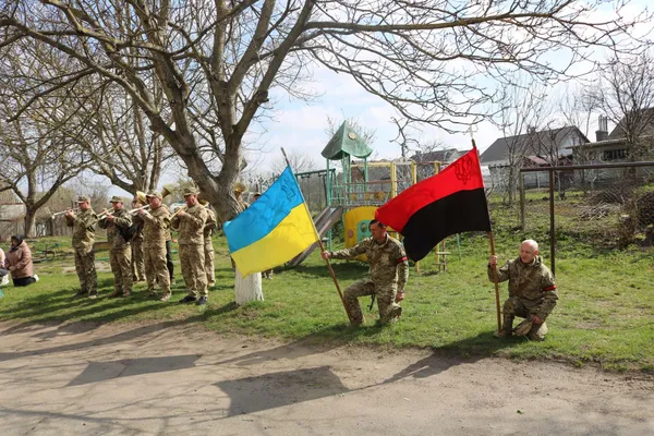 Життя присвятив порятунку інших: на Волині попрощалися з Героєм Олександром Батурою (фото)