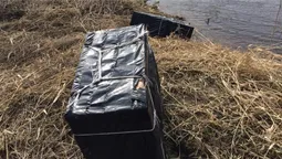 На гумовому човні через Західний Буг намагалися перевезти 24 ящиків курива (фото)