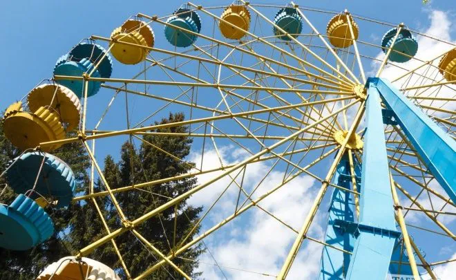 «Іржаві та зношені»: лучани скаржаться на стан атракціонів у парку (відео)