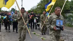 Залишилась донечка: на Волині прощалися з воїном Василем Гайченею (фото)