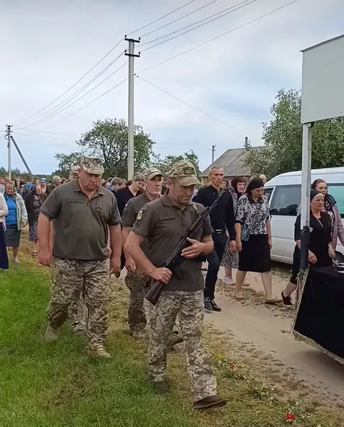 Невимовна втрата: на Волині попрощалися із воїном Віталієм Ткачуком (фото)