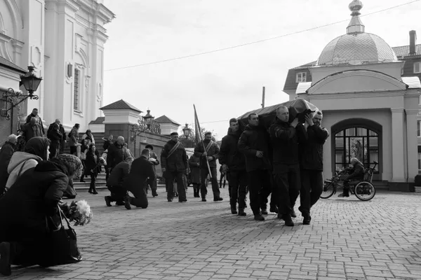 У Луцьку попрощалися із загиблим на війні Героєм (фото)