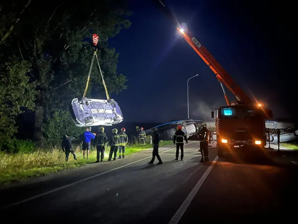 На Ковельщині перекинувся автовоз – рух заблокований (фото)