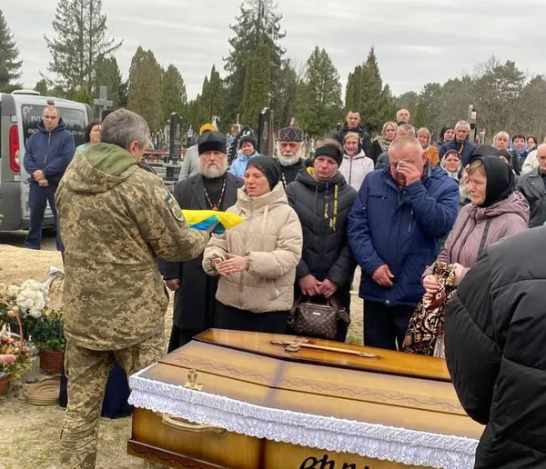 У 25 загинув за Україну: поховали молодого Героя Пархомчука Олександра (фото)