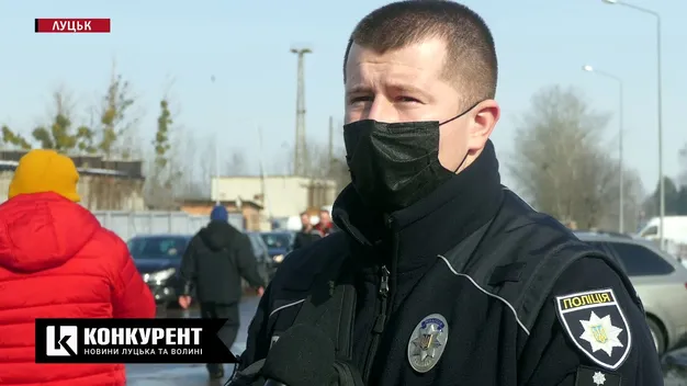 Луцький авторинок: коли штрафують муніципали, а коли – патрульні (відео)