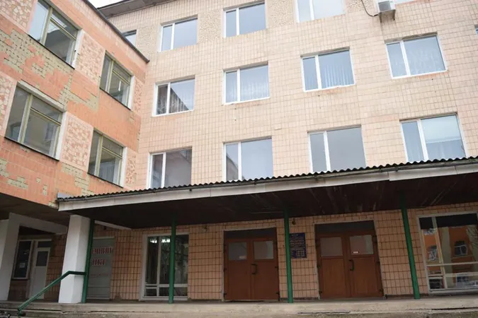 Будівлю – коледжу, басейн – підприємцю: як рятуватимуть поліклініку в Ковелі