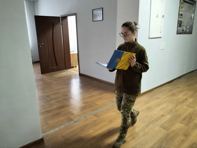 Побувала в зоні бойових дій: 25-річна лучанка служить в обласному ТЦК (фото, відео)