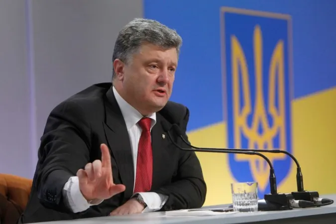 Порошенко сказав, за яким прізвищем і за чиї гроші літав на Мальдіви