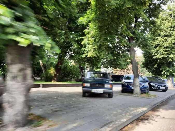 Біля меморіалу «Вічна слава» планують встановити обмежувачі паркування (фото)