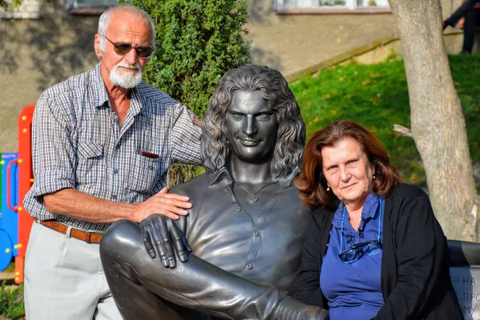 «Я висиділа, як квочка, цей пам'ятник», – мама Кузьми про новий пам'ятник у Луцьку