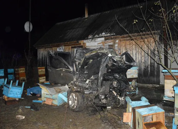 BMW з’їхав у кювет і влетів у будинок: деталі смертельної ДТП на Ковельщині (фото)