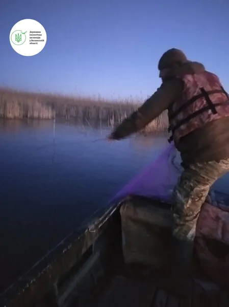 З Шацьких озер витягнули кілометр браконьєрських сіток (фото)