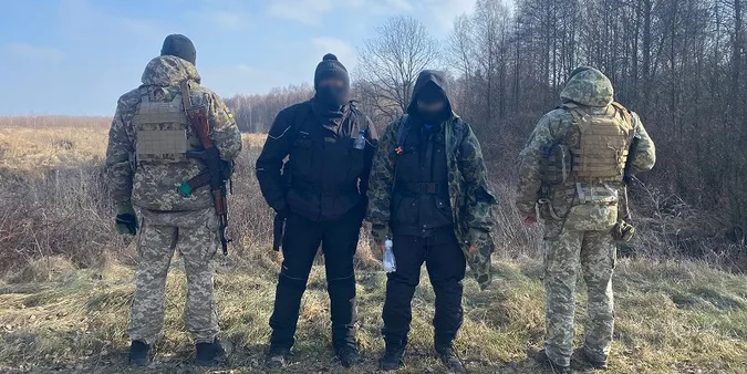 Йшли до кордону: на Волині затримали двох чоловіків з Рівненщини
