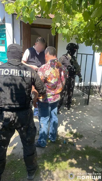 Автомати, пістолети, гранати та під 50 тисяч набоїв: на Львівщині затримали торговців зброєю (фото, відео)