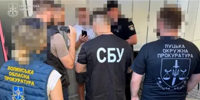 Доцента ЛНТУ затримали на хабарі у $3000: обіцяв зарахувати двох військовозобов’язаних на навчання (фото)
