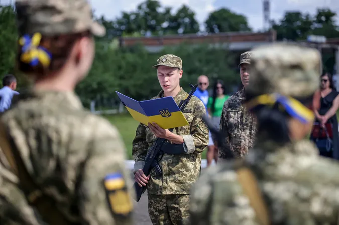 Пів сотні курсантів луцького вишу склали присягу на вірність Україні (фото)