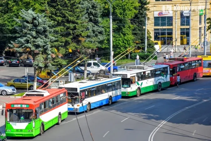 На Великодні свята Луцьком курсуватиме додатковий громадський транспорт