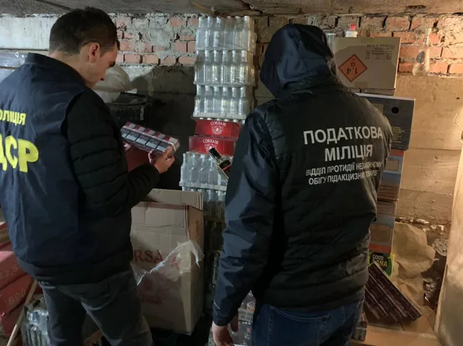 Гори алкоголю: у Луцькому районі виявили підпільний цех (фото)