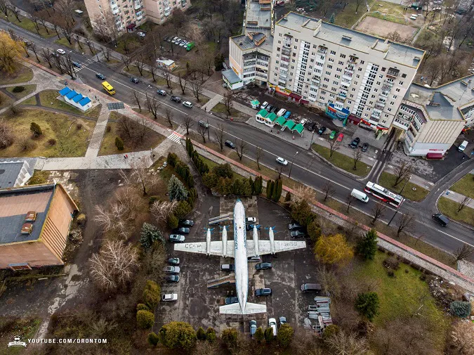 Пасажирський літак посеред спального району – не дивина для лучан (фото)