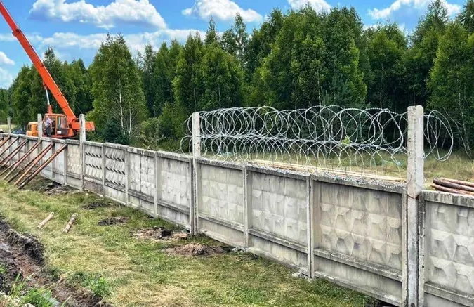 Причин для паніки немає: на Камінь-Каширщині укріплюють кордон з Білоруссю (відео)
