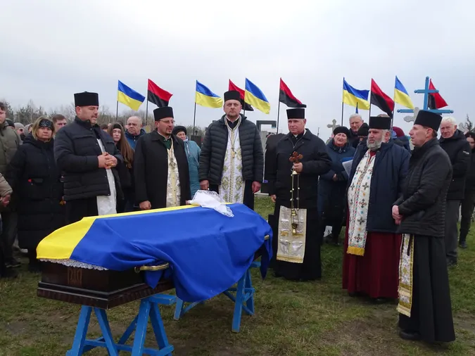 Упізнали лише за ДНК: на Волині попрощалися із воїном Віктором Кіцом (фото)
