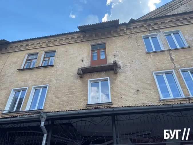 У Благодатному, де обвалився балкон з людьми, впав ще один