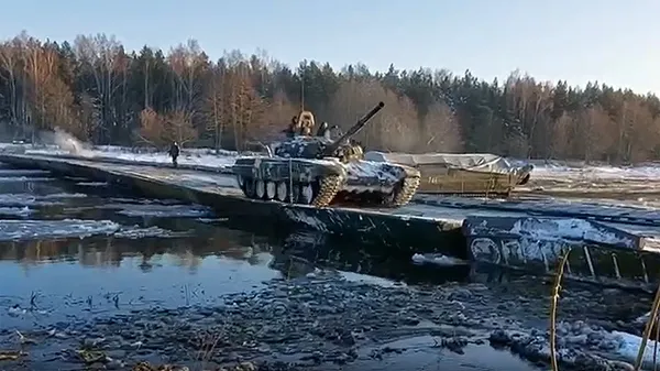 Білоруські війська, які були на кордоні з Україною, повертаються на базу (фото)